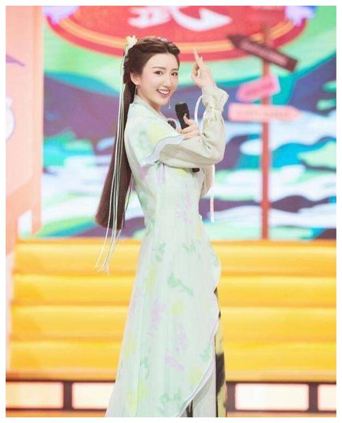 女星cos赵灵儿谭松韵甜美贾玲可爱,毛晓彤气质最接近