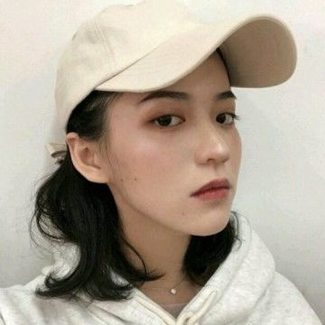 超拽白色系女生微信头像