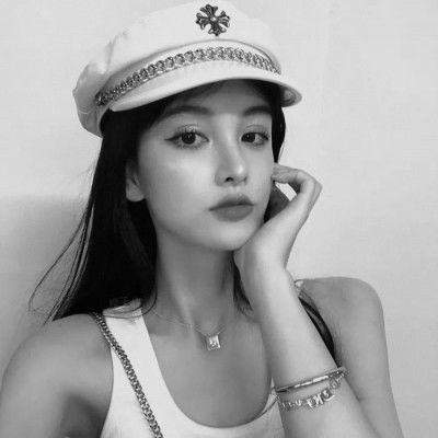 离幸福的终点还很遥远,霸气冷漠黑白头像女