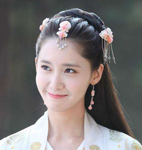 韩国女星的古装扮相,朴敏英美丽,林允儿清丽