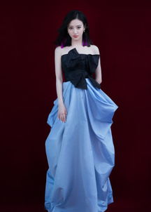 被31岁景甜惊艳了穿蓝色西服减龄不够,还扎了少女系丸子头