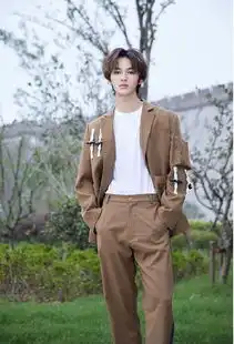 最佳男友约会怎么穿朱正廷毛衣衬衫齐上线,演绎温柔绅士风