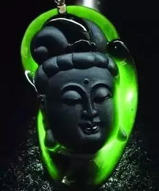 翡翠颜色丰富,你知道顶级的是什么吗