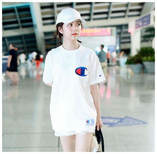 被谭松韵美到了,毛衣搭配百褶裙甜美似少女,感觉嫩回了18岁