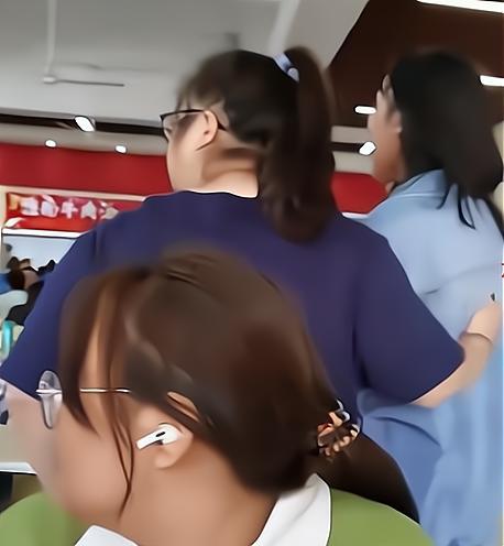 教授家庭出身的男生,因占座扇女生耳光,真实原因令人目瞪