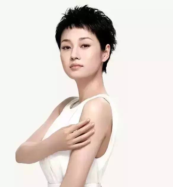 曾为戏剃光头又被闺蜜横刀夺爱揭伊琍坎坷婚史