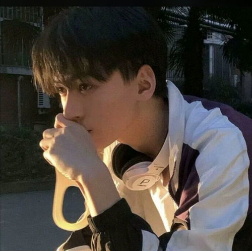 真人男生头像暮光四溢,浓云欲坠,似你蹁跹而来,落在我心上腾讯新闻