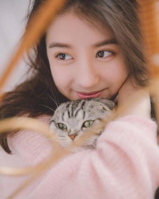 李凯馨结束了艺考,推出猫系少女暖春大片
