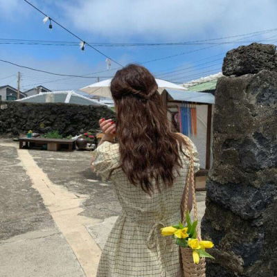 qq头像女背影小清新帅气头像女背影长发