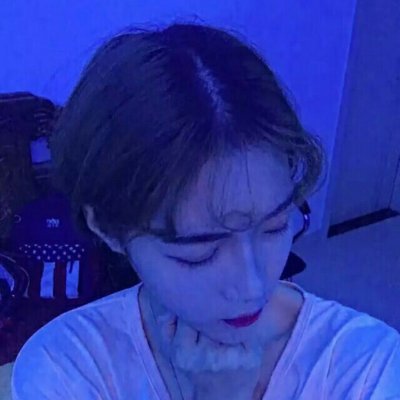 高冷蓝色调女生头像