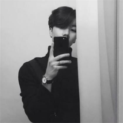 黑色系高冷男头情侣头像