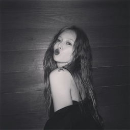 泫雅签约后不改豪放脱衣露带新浪图片