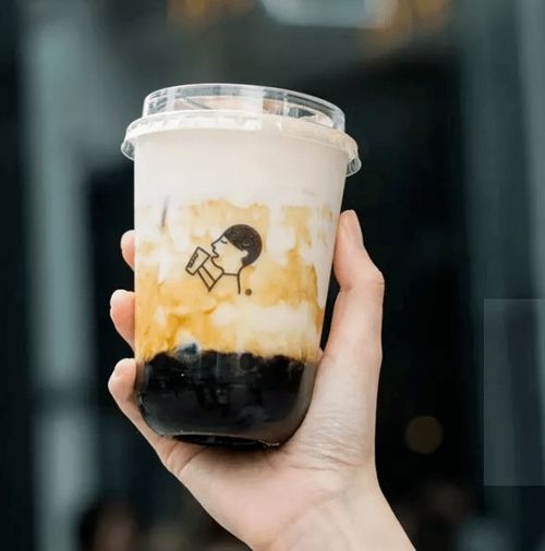 热门餐厅顾客排队背后的秘密是什么