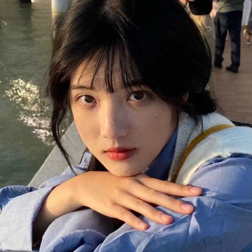 蓝色系温柔女头又是一期不一样的真人头像