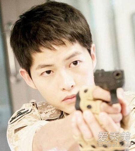 新的民族丈夫在约翰尼宋仲基中展示了新男人的发型