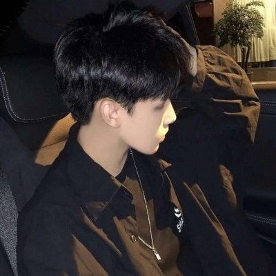 伤感忧郁系男生头像我不知该如何对你哭对你笑