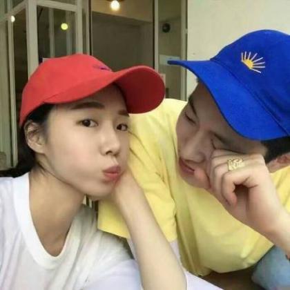 情侣头像接吻拥抱超清,好时勿说尽秘密
