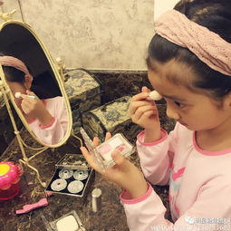 萌娃当道纷纷成为化妆小能手了,爱美真是女孩子的天性