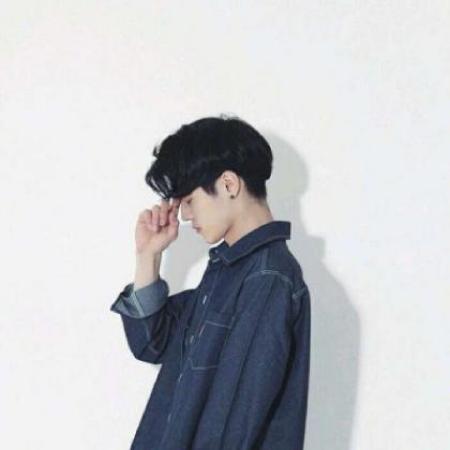 阳光帅气男生微信头像,穿着白色衬衫的更是帅气