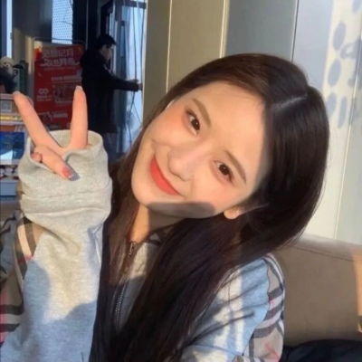 白色治愈系图片头像女黑白