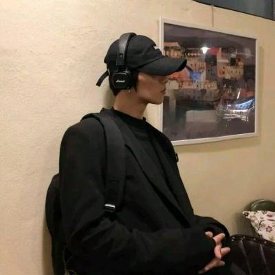 2022最火男头像孤独图片