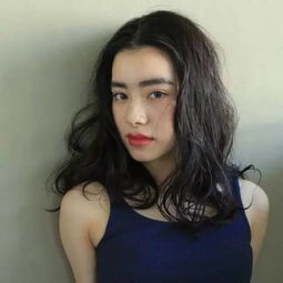 别在万年不变深棕色男友早就看腻了暗灰才是春日流行大热发色关键