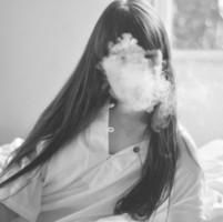 求黑色系情侣头像,要一男一女分开的内种,越多越好,一定要黑色