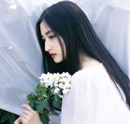 白色治愈系图片头像女朱子岩