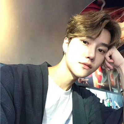 阳光成熟帅气男生头像各取所需的我们拿什么换白头到老