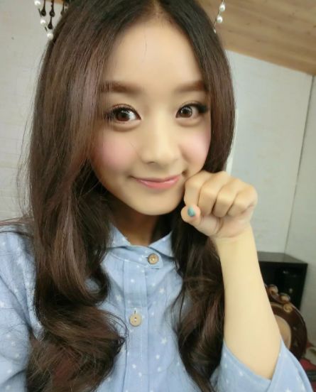 戏中百变强势女儿国王,戏外害羞女孩儿赵丽颖,对待爱情只靠等