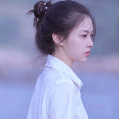 女人倾心于你,才会出现这5个情不自禁的小动作
