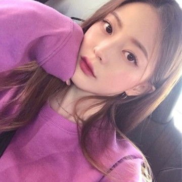 红唇女生微信头像2021最火爆