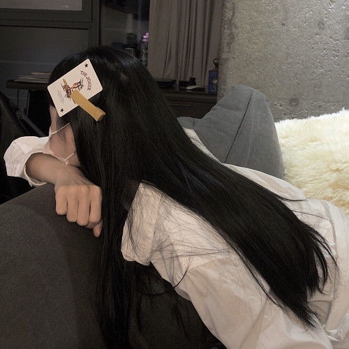 微丧不露脸的女生头像对于心动,我只想隔岸观火,直至熄灭