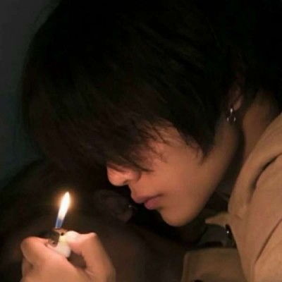 丧系男生头像真人侧脸