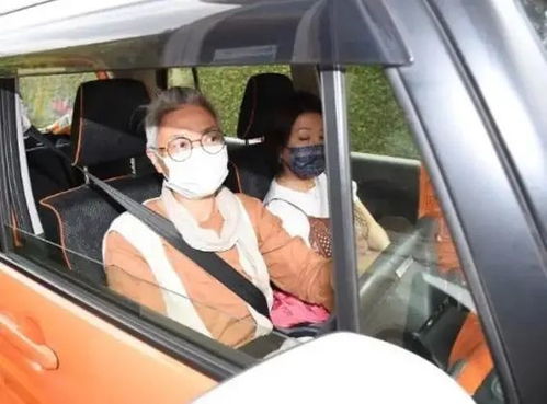 廖启智妻子罕见现身,低调开几万国产汽车,一脸憔悴惹人疼