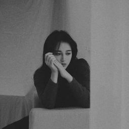 意境黑白女生微信图像6
