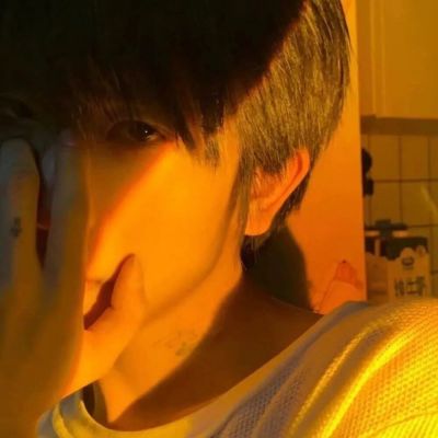 氛围破碎感男生头像