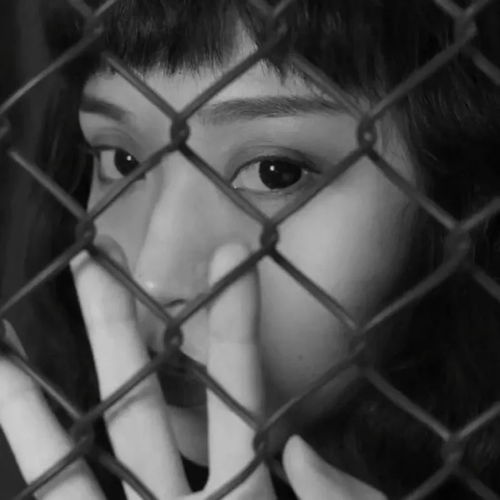 黑白调女头意境简约高级