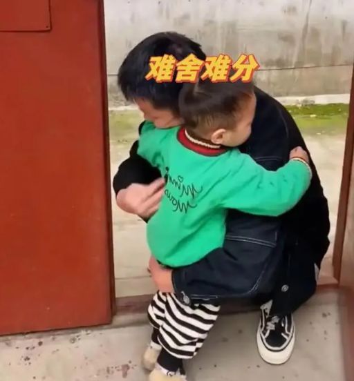河南前夫离去孩子跟在后面哭,女子想复婚他不同意,回不去了