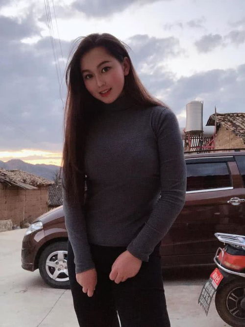 以冷色系风格为主的穿搭,让女孩变的肥而不腻