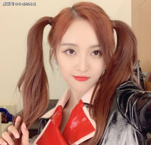 中分披发脸大如盆,换双马尾就超可爱,杨超越真不考虑半永久吗
