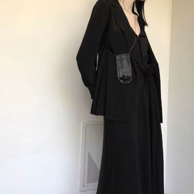 女生头像真人霸气黑色奈何桥上忽悠鬼