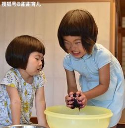 偷拍亲生娃娃丑照当初生娃有多痛,如今黑娃就有多乐