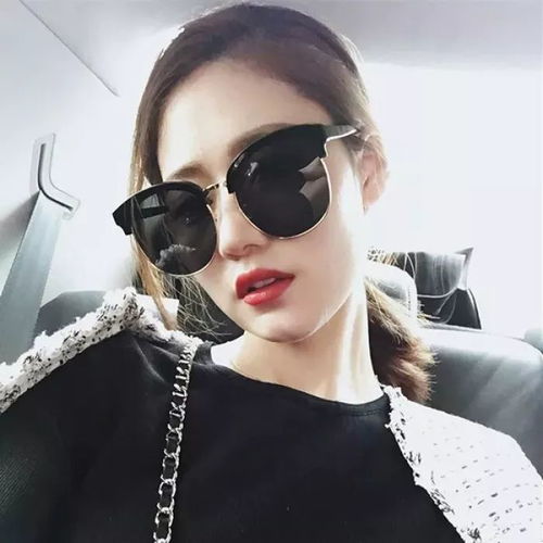 qq头像短发女生戴眼镜