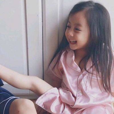 情侣头像可爱小孩一对两张真人萌娃情侣头像一男一女