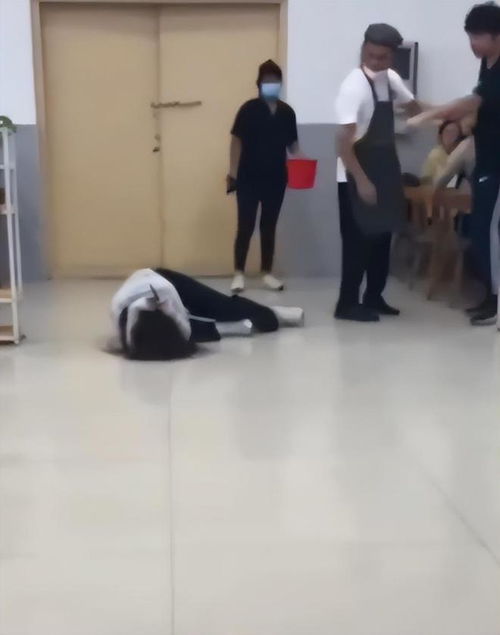 江苏师范食堂事件男生挥拳暴打女生,打人原因曝光,学校回应