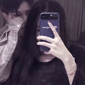 两人同框拿手机情侣头像