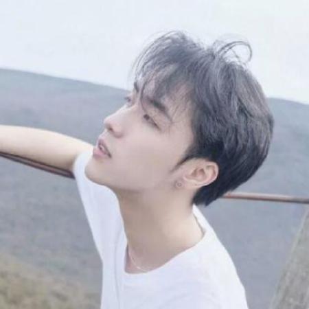 男生头像清新阳光帅气,一个百般娇宠她的男生