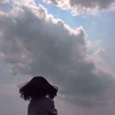 唯美背影头像女生长发好看头像女背影或侧
