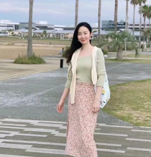 浅绿色配什么颜色好看